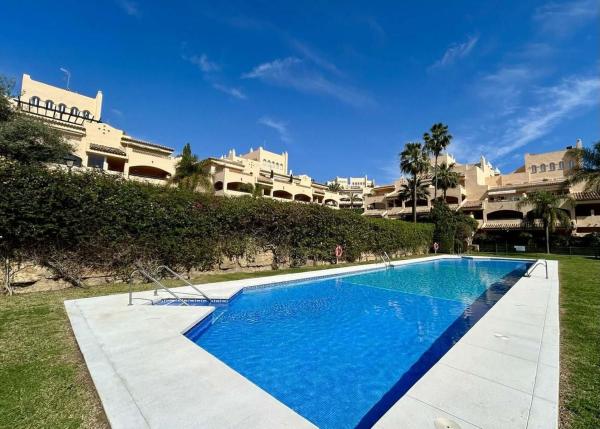 Venta de piso en Piso en Calle Hiedra s/n, Alto de los Monteros, Marbella, Marbella
 photo 1