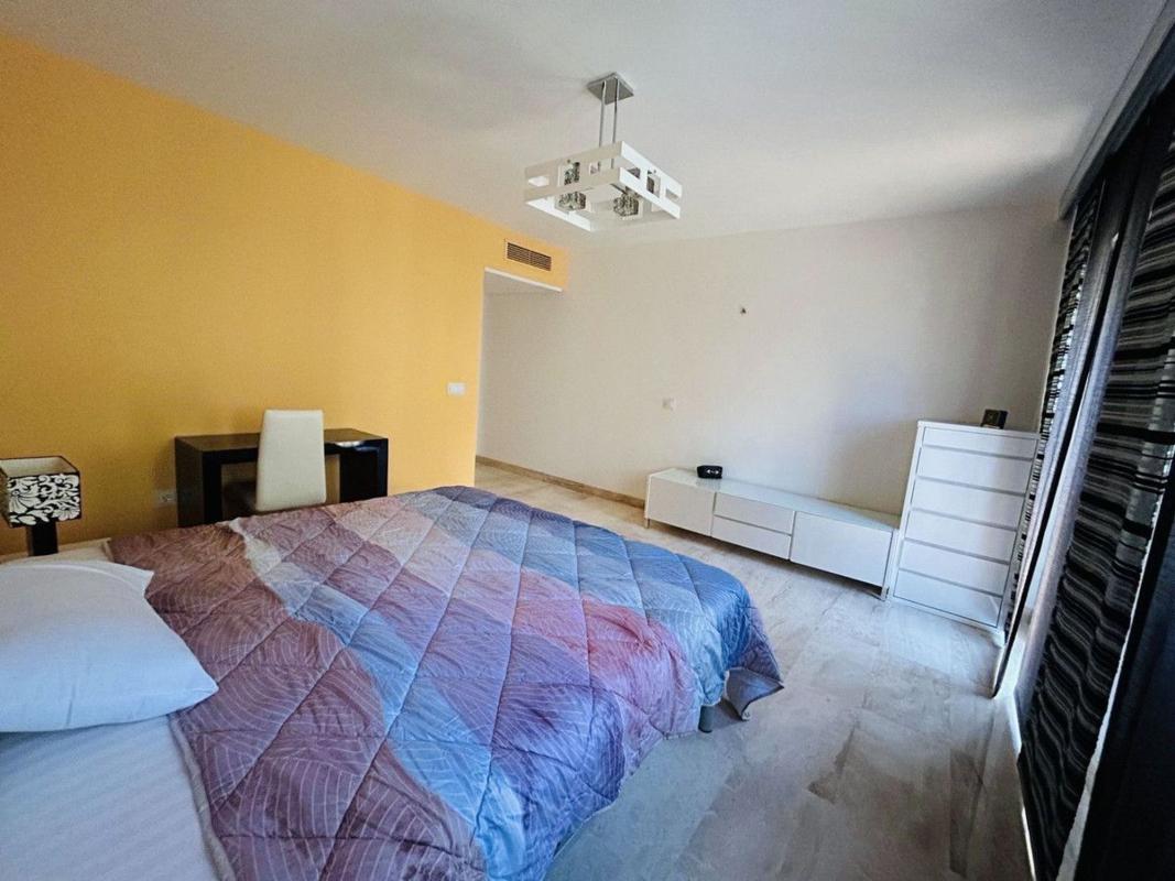 Venta de piso en Piso en Avenida atolón de coral s/n, Romana Playa, Marbella, Marbella
photo 5