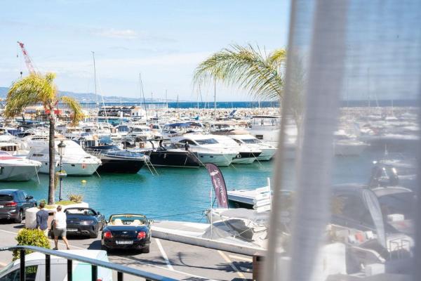 Venta de piso en Piso en Calle Tramo de Unión, Puerto Banús, Marbella, Marbella
photo 1