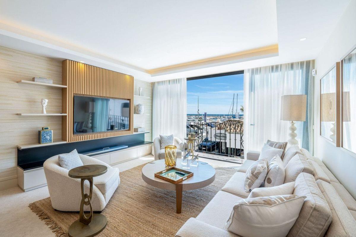 Venta de piso en Piso en Calle Tramo de Unión, Puerto Banús, Marbella, Marbella
 photo 2