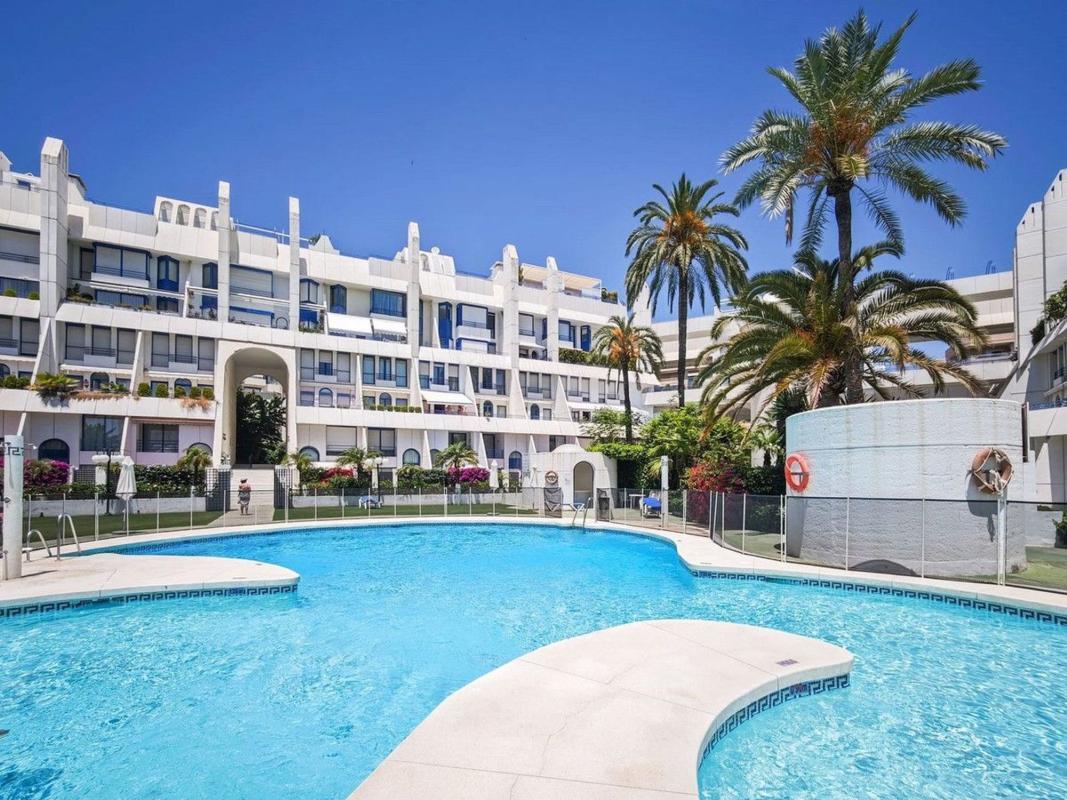 Venta de duplex en Dúplex en Calle de Ramón Gómez de la Serna, Playa de la Fontanilla, Marbella, Marbella photo 1