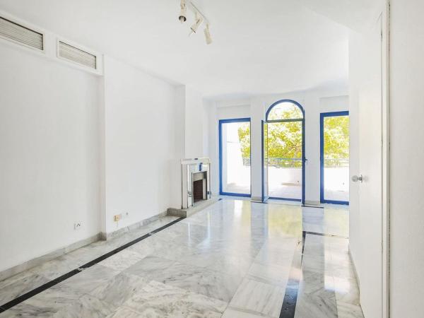 Duplex en venta en Dúplex en Calle de Ramón Gómez de la Serna, Playa de la Fontanilla, Marbella, Marbella photo 2