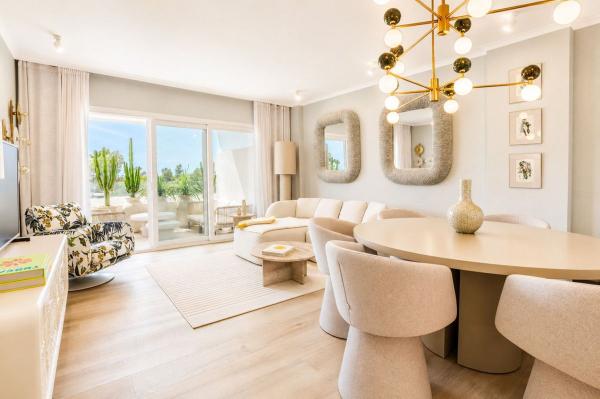 Venta de piso en Piso en Calle Miguel Delibes, 22, Rodeo Alto-Guadaiza-La Campana, Marbella, Marbella
photo 1