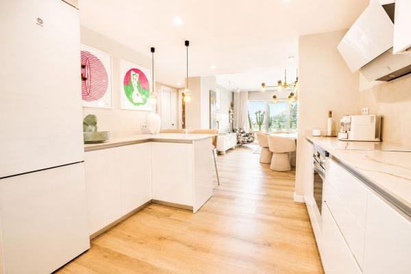 Venta de piso en Piso en Calle Miguel Delibes, 22, Rodeo Alto-Guadaiza-La Campana, Marbella, Marbella
 photo 4