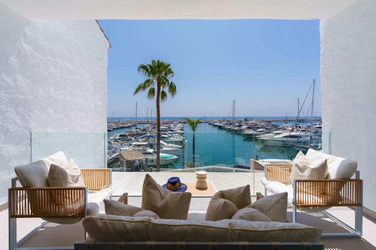 Venta de piso en Piso en Calle Ribera, Puerto Banús, Marbella, Marbella
photo 1