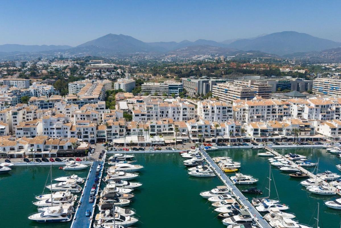 Venta de piso en Piso en Calle Ribera, Puerto Banús, Marbella, Marbella
photo 2