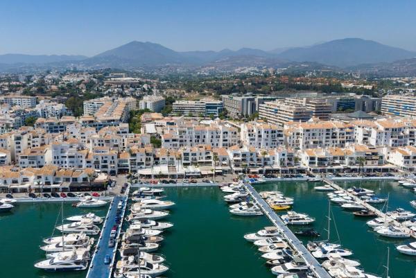 Venta de piso en Piso en Calle Ribera, Puerto Banús, Marbella, Marbella
thumbnail 1