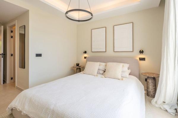 Venta de piso en Piso en Los Arqueros Golf & Country Club s/n, Los Arqueros-Puerto del Almendro, Benahavís, Benahavís
photo 1