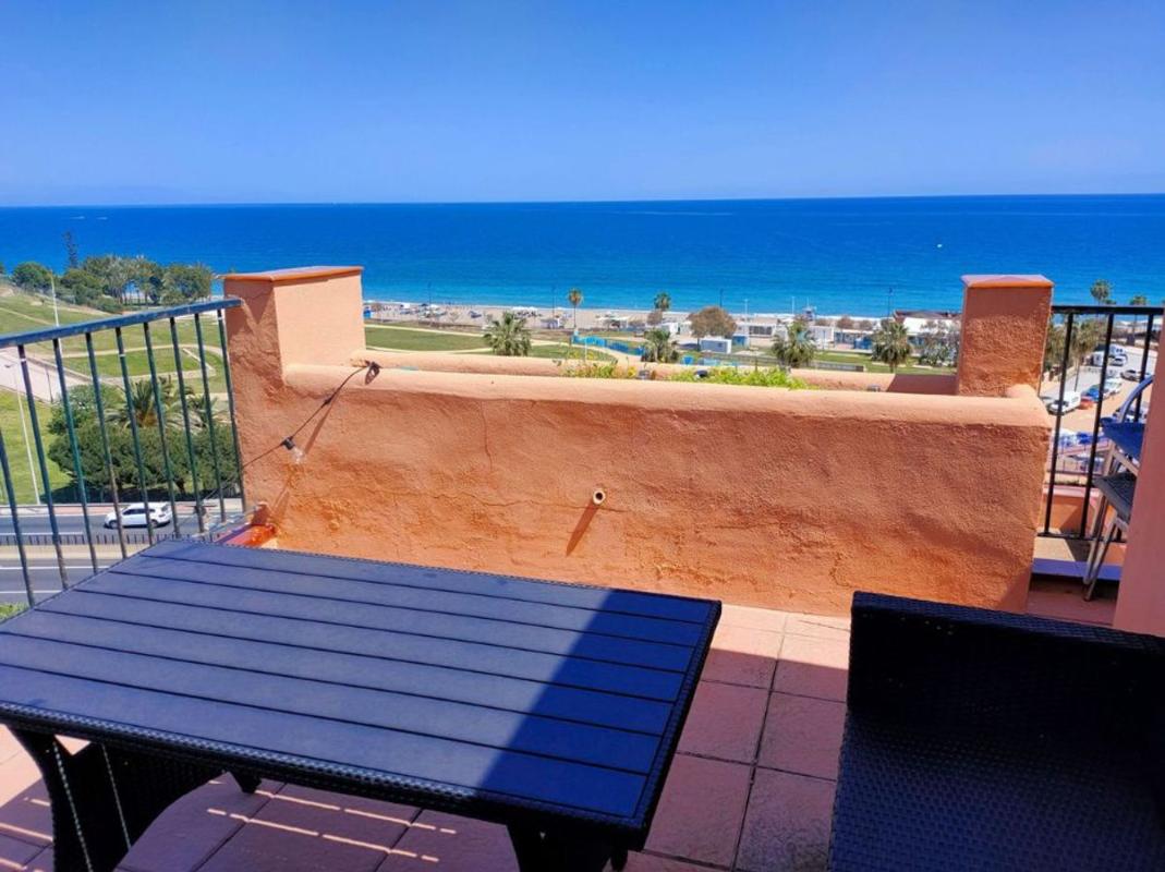 Продажа пентхауса на  Ático en Calle Encinas, Zona Sohail, Fuengirola, Фуэнхирола photo 2