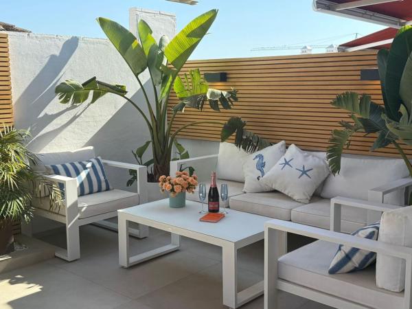 Аттик на продажу в  Ático en Urbanización Marbellamar, La Carolina-Guadalpín, Marbella, Марбелла photo 4