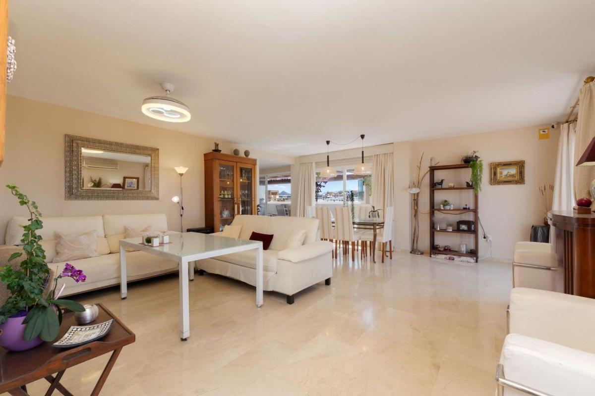 Продажа пентхауса на Ático en Centro, Estepona, Эстепона photo 2