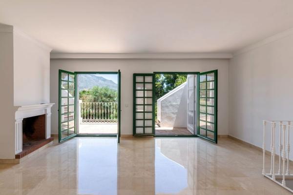 Chalet adosado en Caleta La (aloha Pueblo) s/n, Aloha, Marbella thumbnail 2