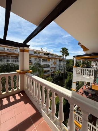 Venta de piso en Piso en La dama de noche s/n, La Dama de Noche-La Alzambra, Marbella, Marbella
 photo 2