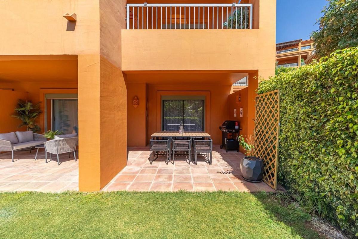Продажа квартиры на Piso en Calle Pico Alcazaba, Benatalaya, Estepona, Эстепона
photo 2