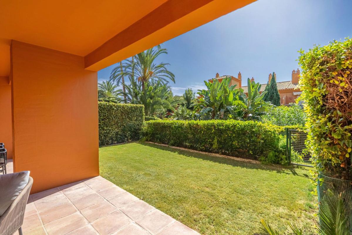Продажа квартиры на Piso en Calle Pico Alcazaba, Benatalaya, Estepona, Эстепона
photo 3