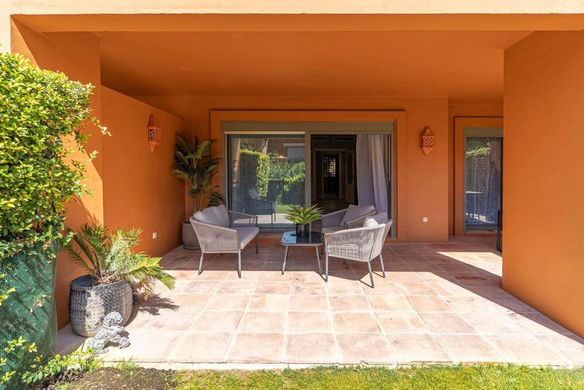 Продажа квартиры на Piso en Calle Pico Alcazaba, Benatalaya, Estepona, Эстепона
photo 4