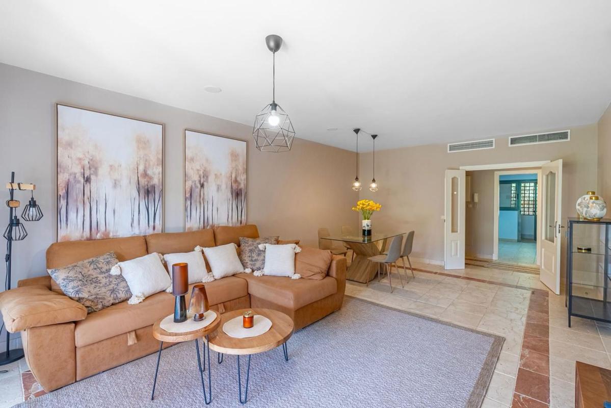 Продажа квартиры на Piso en Calle Pico Alcazaba, Benatalaya, Estepona, Эстепона
photo 5