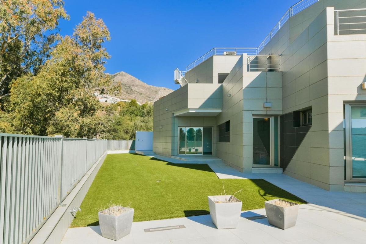 Properties for sale and rent in Spain photo 2