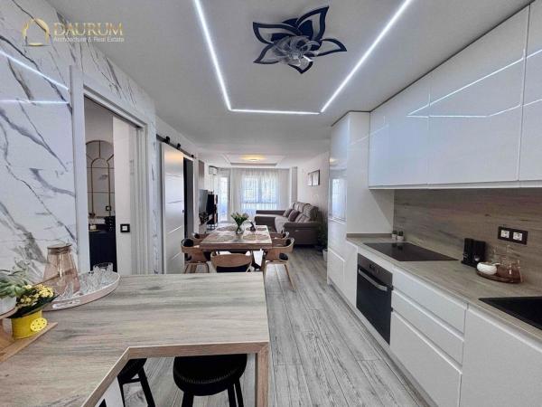 Venta de piso en Piso en Avenida de Molière, Puerta Blanca - Almudena, Málaga, Málaga
photo 1
