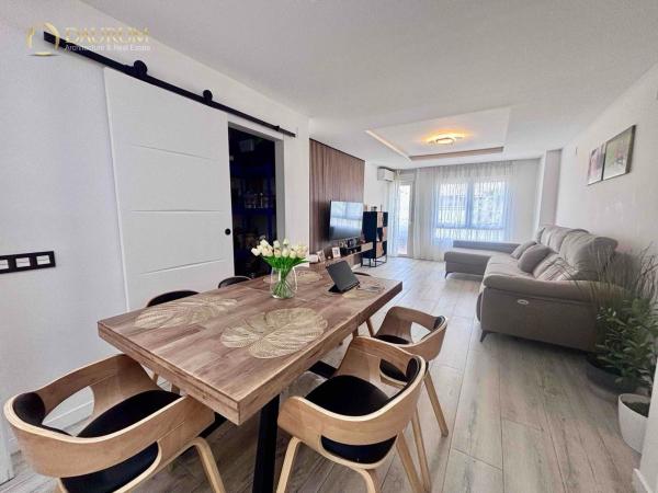 Venta de piso en Piso en Avenida de Molière, Puerta Blanca - Almudena, Málaga, Málaga
thumbnail 2
