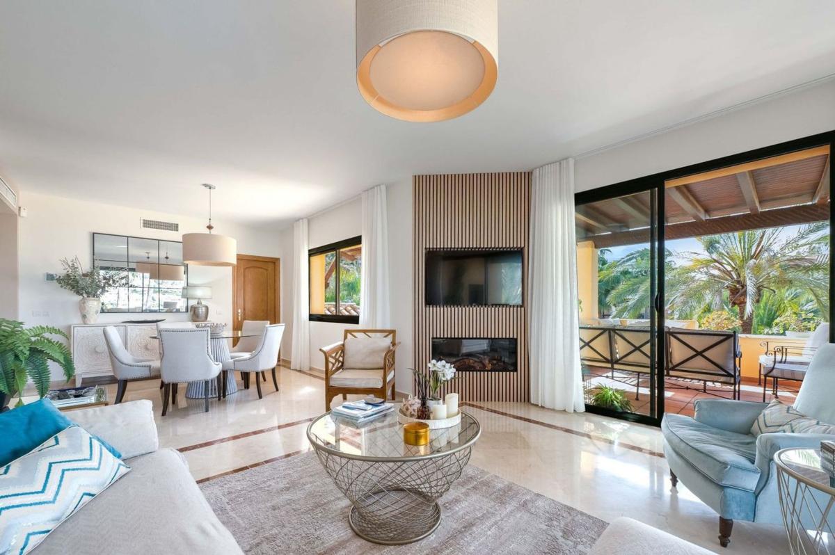 Продажа дуплекса на Dúplex en Calle Virgen de la Sierra, Parque Central, Estepona, Эстепона photo 1