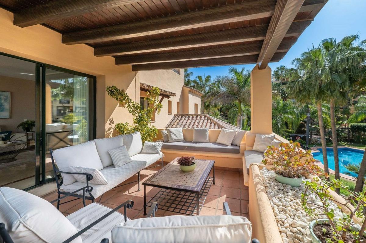 Продажа дуплекса на Dúplex en Calle Virgen de la Sierra, Parque Central, Estepona, Эстепона photo 2