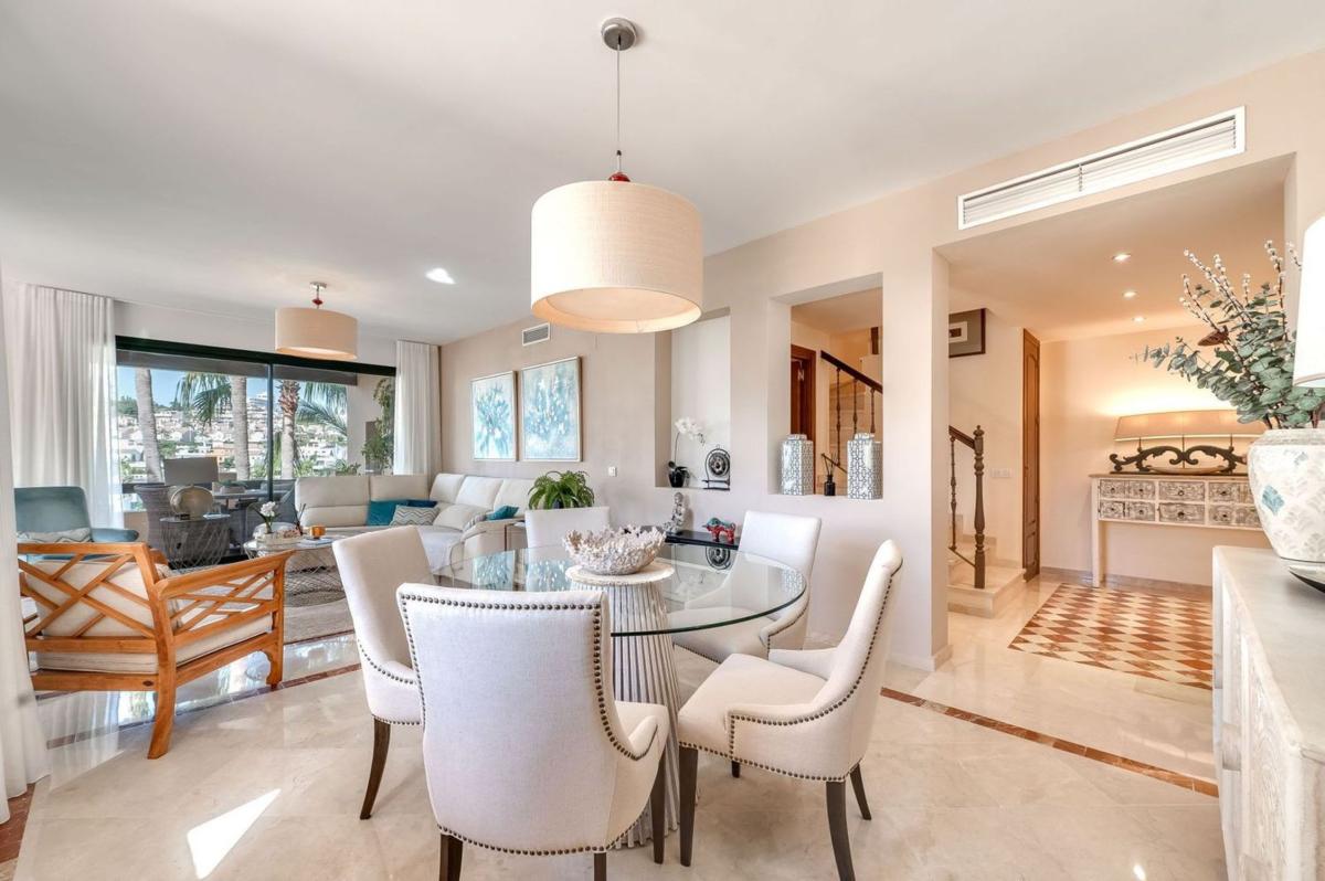 Продажа дуплекса на Dúplex en Calle Virgen de la Sierra, Parque Central, Estepona, Эстепона photo 4