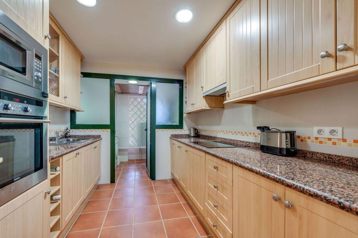 Продажа дуплекса на Dúplex en Calle Virgen de la Sierra, Parque Central, Estepona, Эстепона photo 5