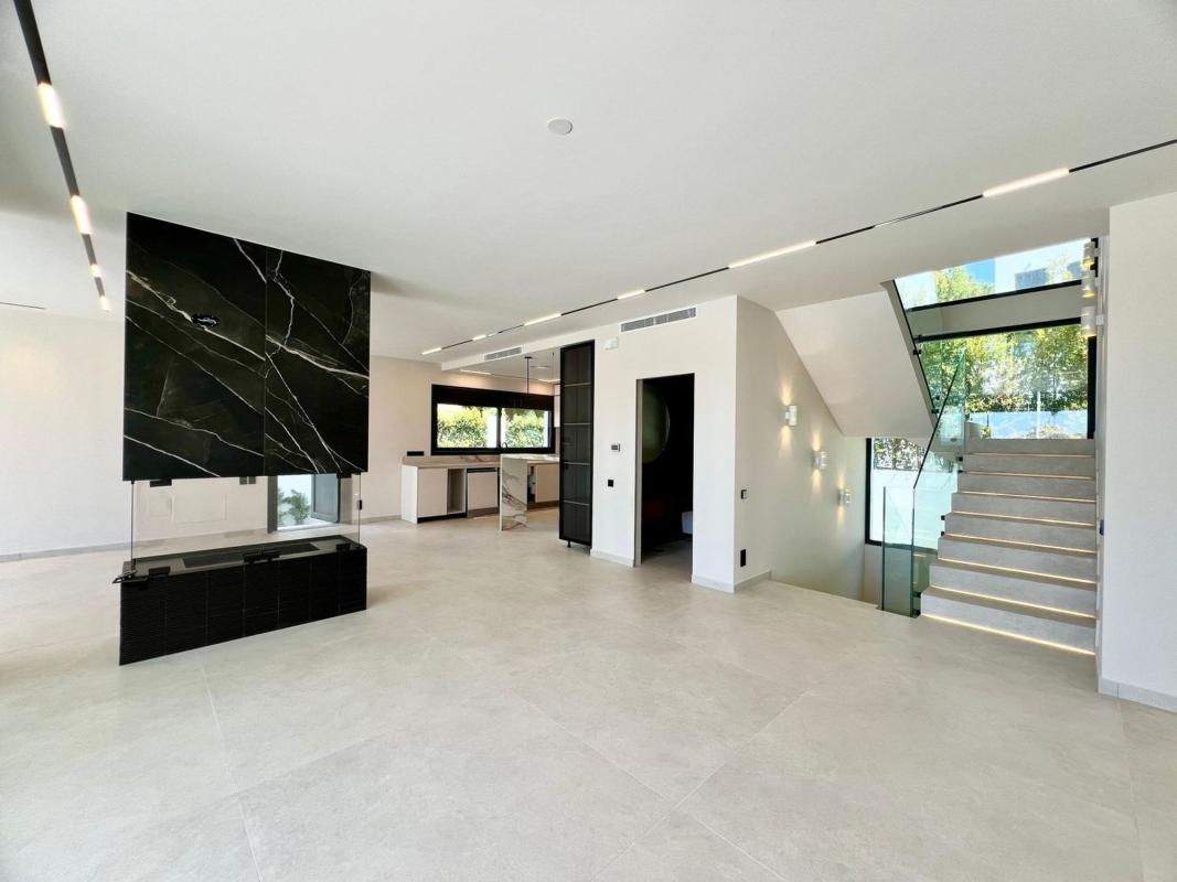 Properties for sale and rent in Spain photo 3