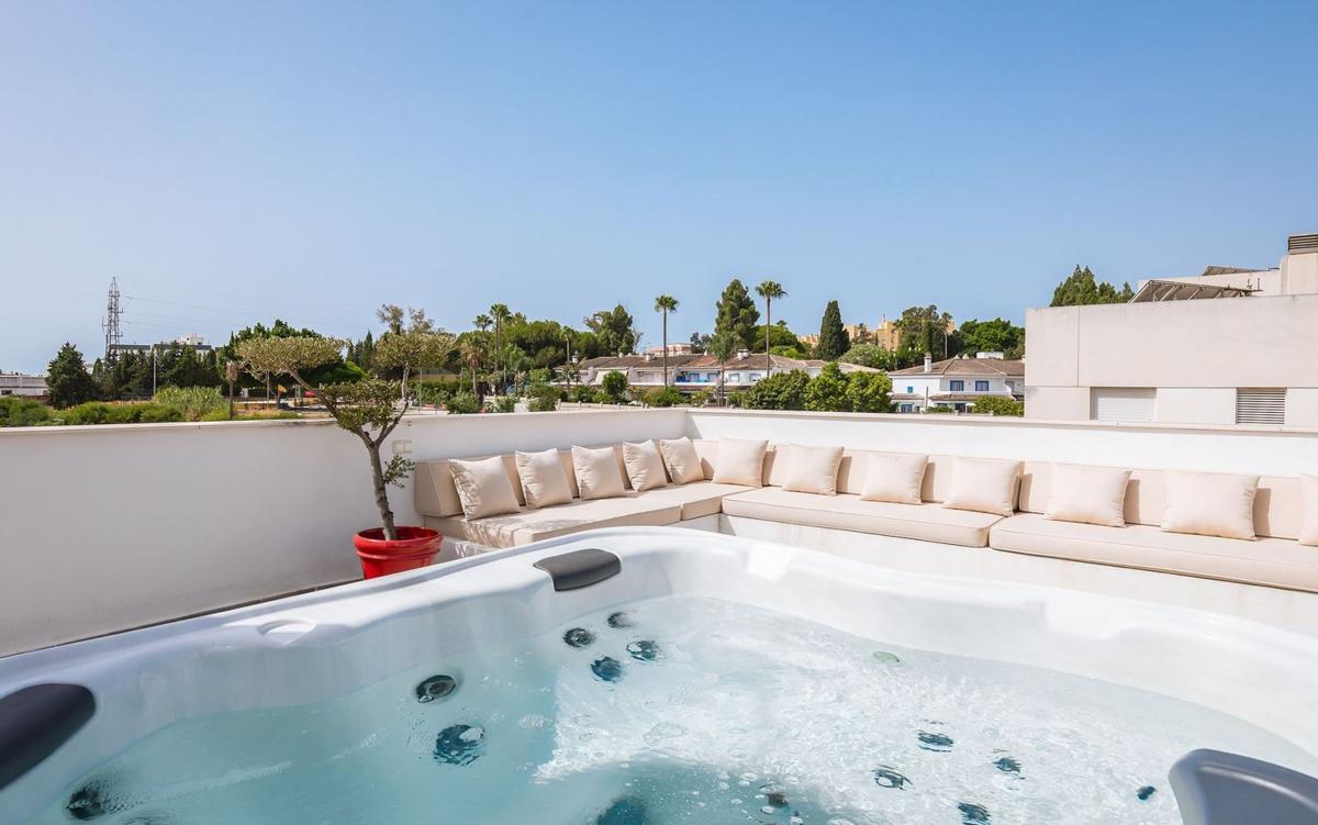Продажа пентхауса на Ático en Calle Van Gogh, Linda Vista-Nueva Alcántara-Cortijo Blanco, Marbella, Марбелла photo 1