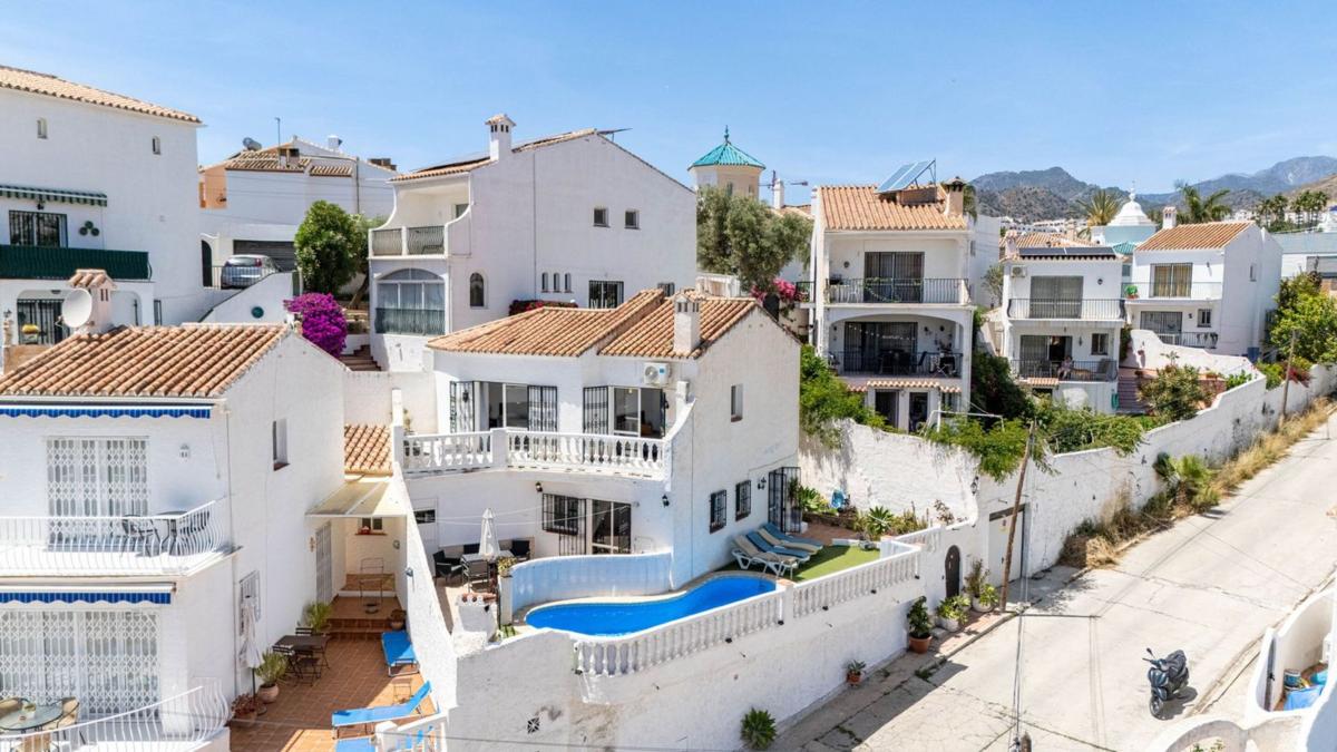Properties for sale and rent in Spain photo 1
