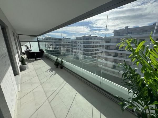 Venta de piso en Piso en Calle Miguel Delibes, 20, Rodeo Alto-Guadaiza-La Campana, Marbella, Marbella
thumbnail 1