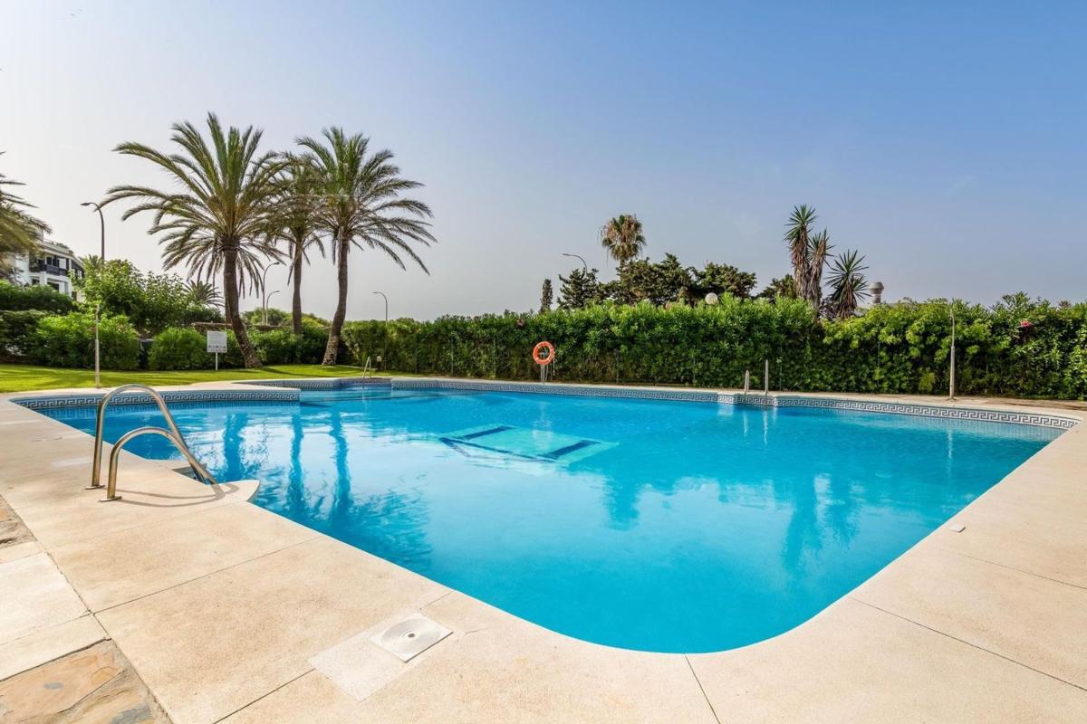 Sale of apartment in Piso en Avenida Jardines de las Golondrinas, Romana Playa, Marbella, Marbella
photo 1