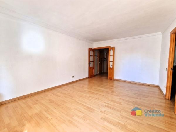 Venta de piso en Piso en Calle Héroe de Sostoa, El Torcal, Málaga, Málaga
photo 1