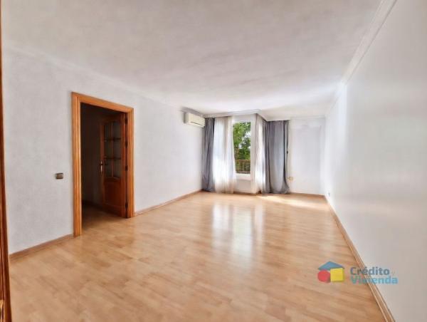 Venta de piso en Piso en Calle Héroe de Sostoa, El Torcal, Málaga, Málaga
thumbnail 2