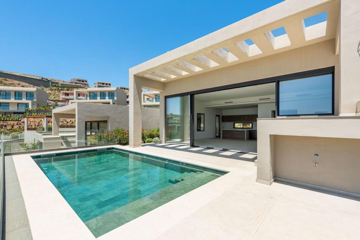 Properties for sale and rent in Spain photo 3