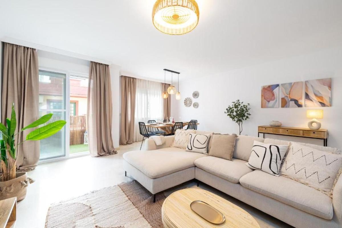 Venta de piso en Piso en Avenida Juan Gómez Juanito, 14, Zona Puerto Deportivo, Fuengirola, Fuengirola
photo 2