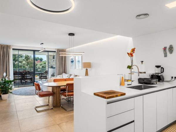 Duplex na sprzedaż w Dúplex en Avenida de los Acebos, Cabopino - Artola, Marbella, Marbella thumbnail 1
