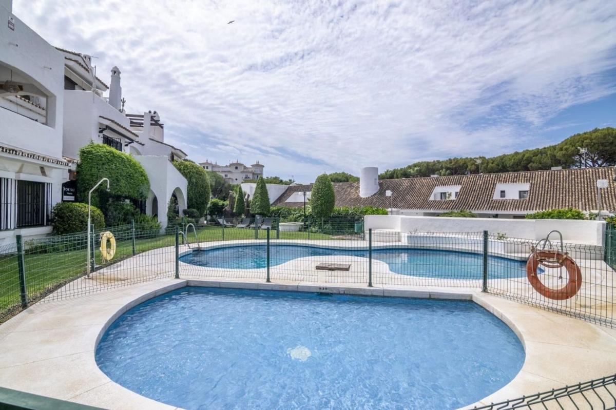 Продажа дуплекса на Dúplex en Villa Marina, 19, Puerto Banús, Marbella, Марбелла photo 1