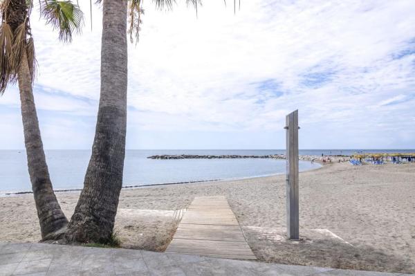 Duplex en venta en Dúplex en Villa Marina, 19, Puerto Banús, Marbella, Marbella thumbnail 1