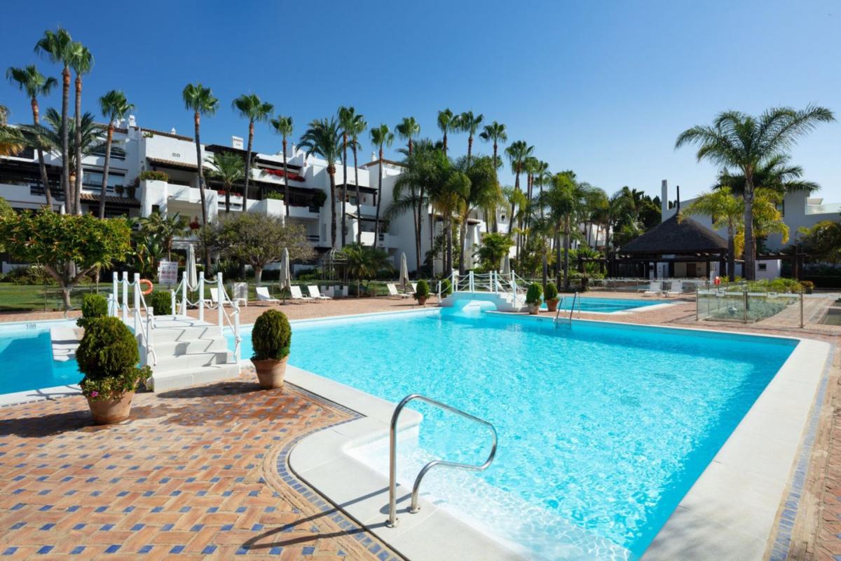 Venta de piso en Piso en Conjunto Jardín Andaluz, 20, Puente Romano, Marbella, Marbella
photo 1