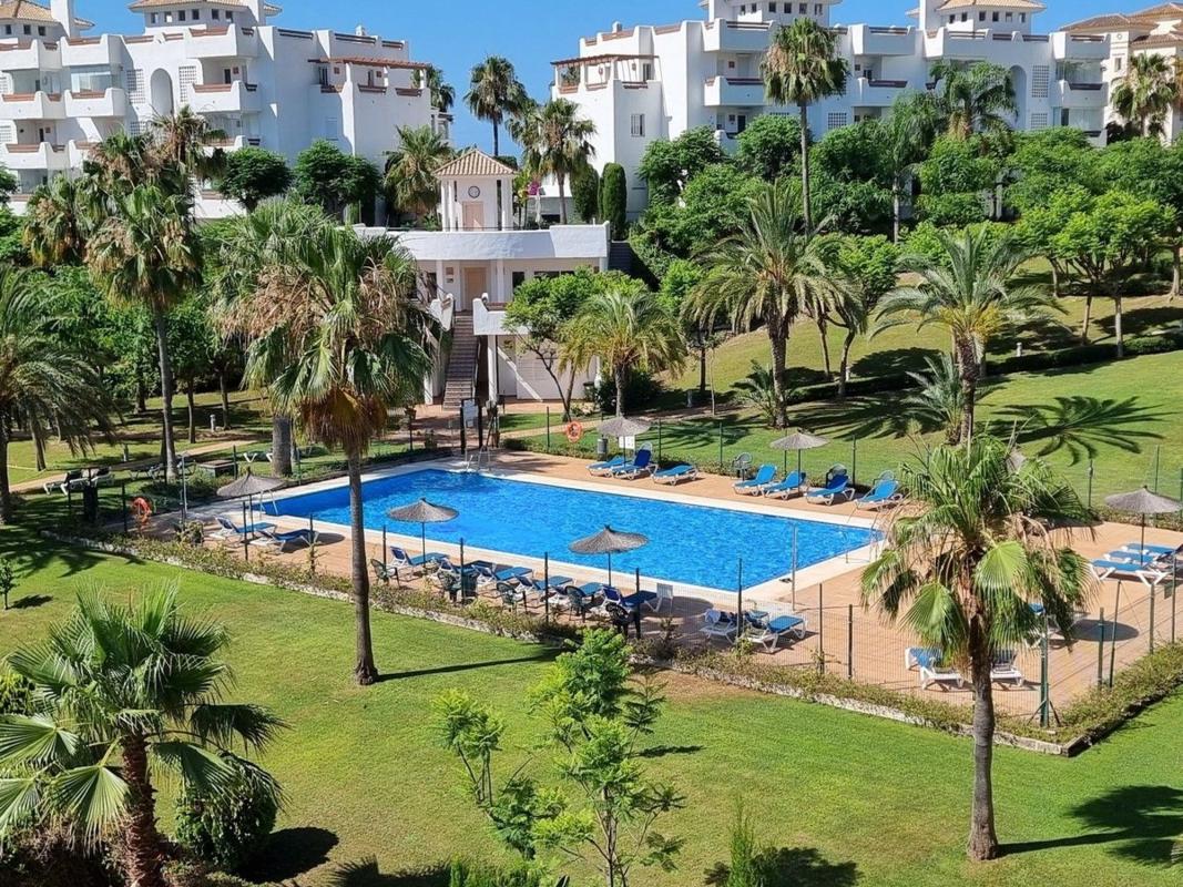 Sprzedaż poddasza w Ático en La Concha-Resina Golf, Estepona, Estepona photo 1
