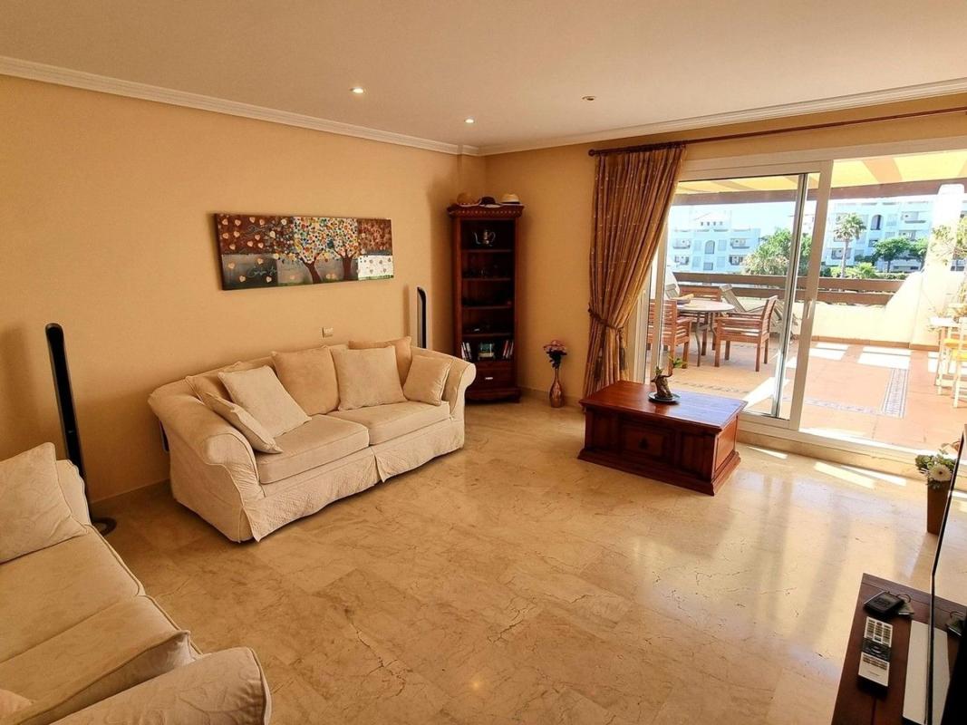 Sprzedaż poddasza w Ático en La Concha-Resina Golf, Estepona, Estepona photo 3