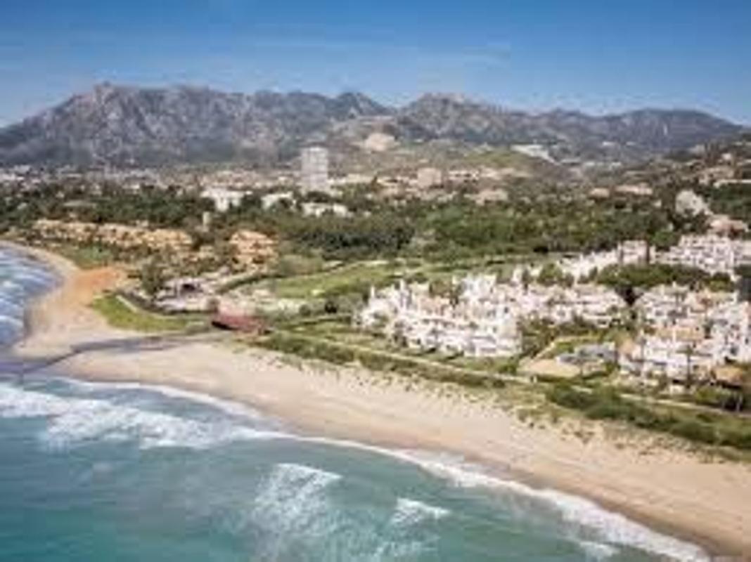 Venta de piso en Piso en Calle Teniente Riera s/n, Rio Real, Marbella, Marbella
photo 1