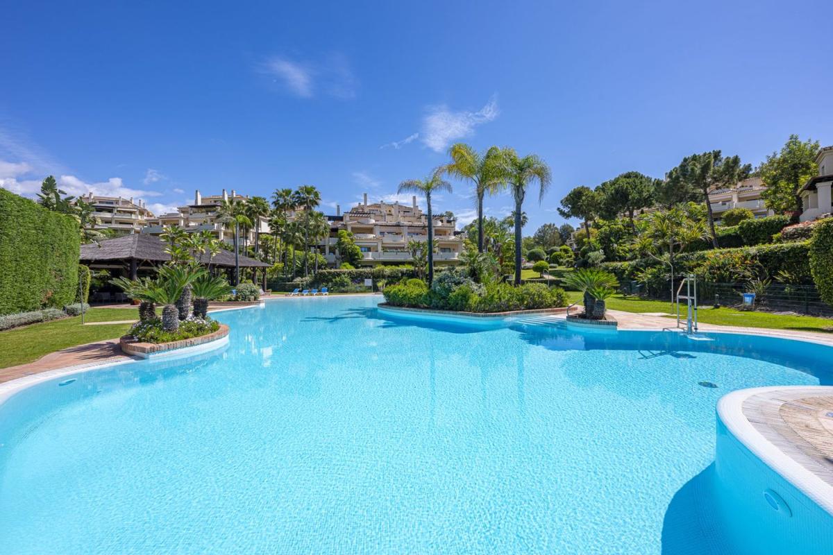 Sale of apartment in Piso en Los Arqueros-Puerto del Almendro, Benahavís, Benahavís
photo 1