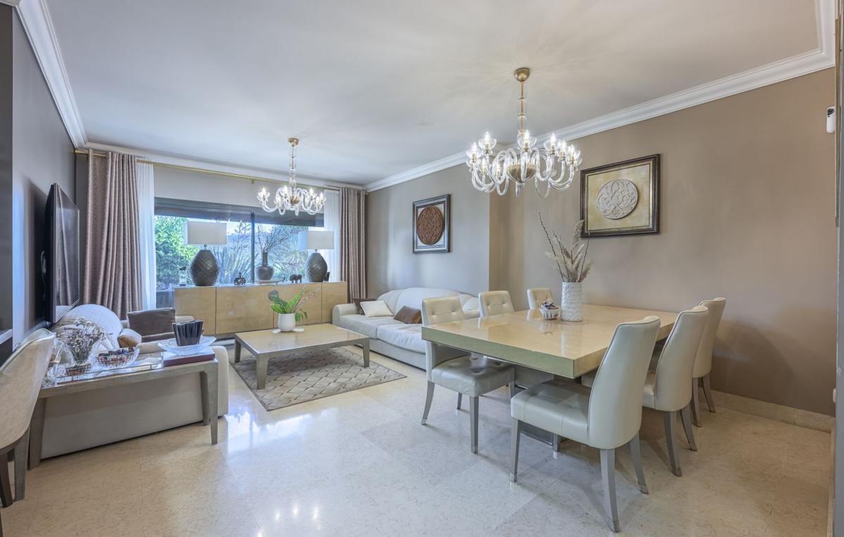 Sale of apartment in Piso en Los Arqueros-Puerto del Almendro, Benahavís, Benahavís
photo 5