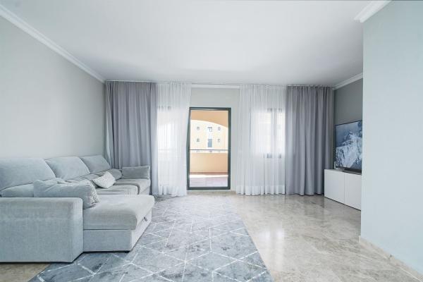 Venta de piso en Piso en Avenida de Barcelona, 2 -8, Linda Vista-Nueva Alcántara-Cortijo Blanco, Marbella, Marbella
 photo 1