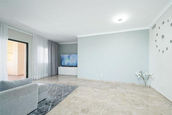 Venta de piso en Piso en Avenida de Barcelona, 2 -8, Linda Vista-Nueva Alcántara-Cortijo Blanco, Marbella, Marbella
 photo 4