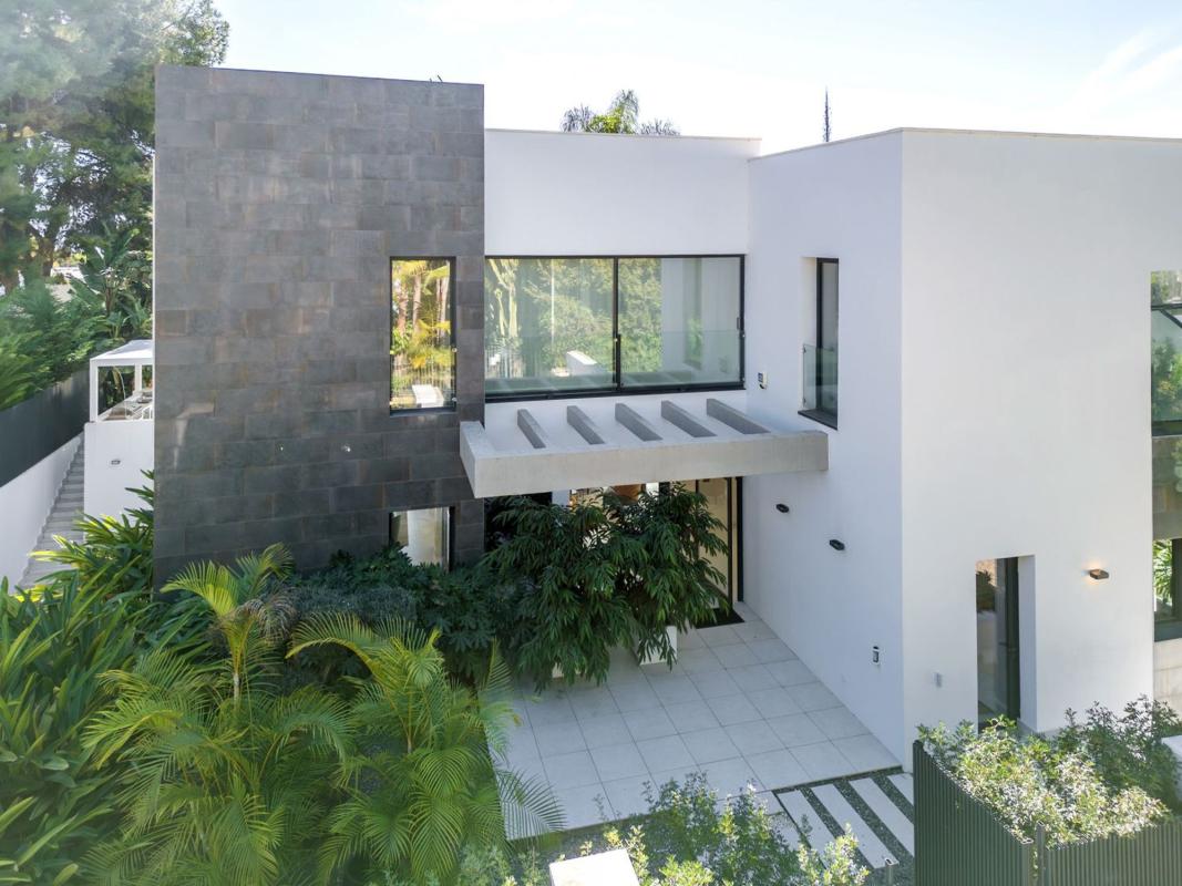 Properties for sale and rent in Spain photo 2