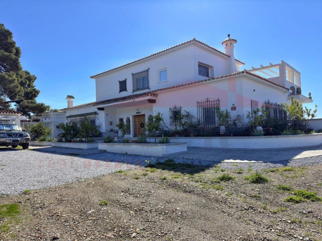 Properties for sale and rent in Spain photo 3